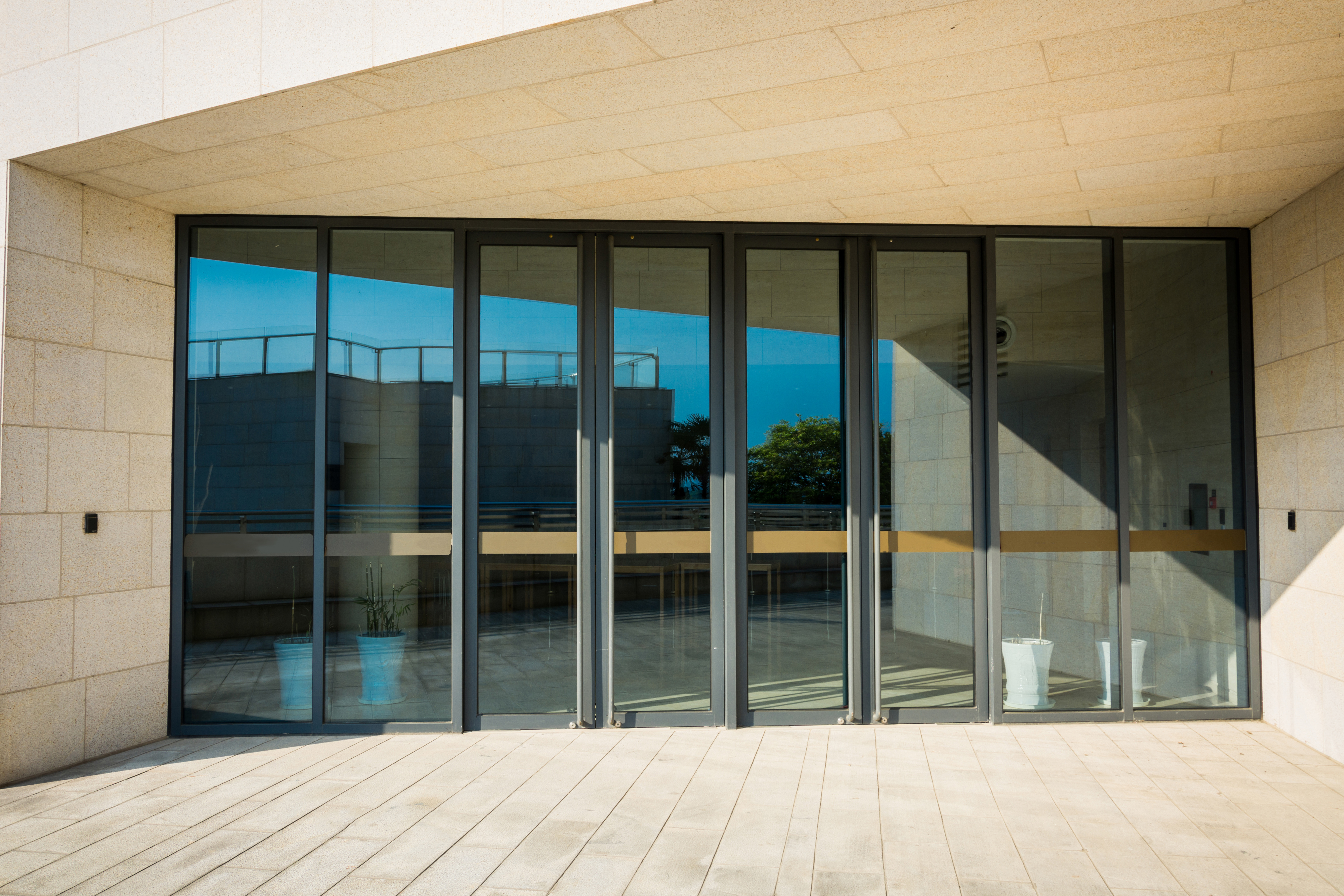 Building glass entrance